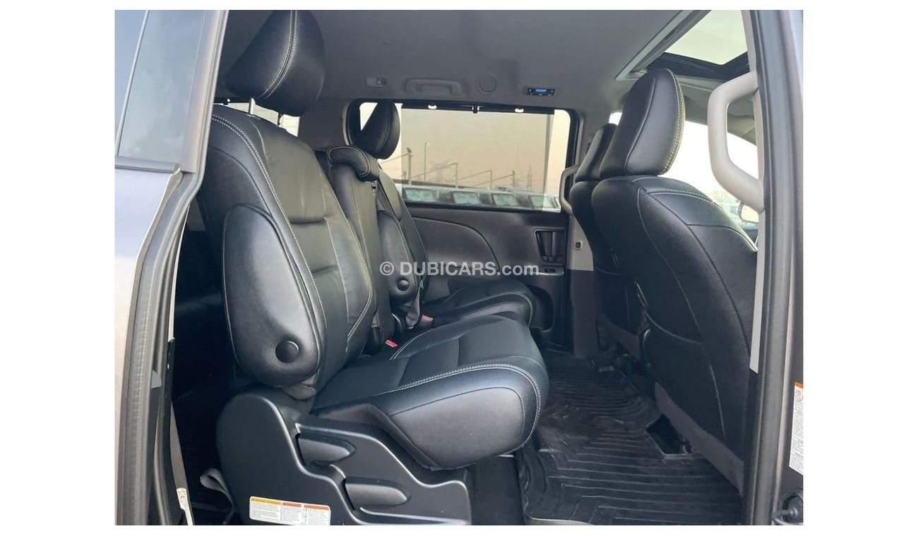 Toyota Sienna “Offer”2019 Toyota Sienna SE Special Edition - Full Option Automatic - 7 Seater - 3 Keys - UAE PASS