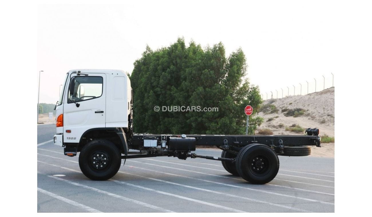 Hino 500 2014 | BRAND NEW - 10 TON -  4 WHEEL CHASSIS - GCC SPECS | VAT EXCLUDED