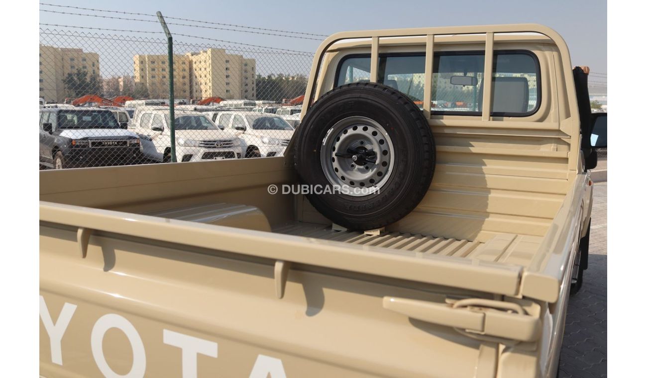 تويوتا لاند كروزر 2024 LAND CRUISER GRJ79 4.0 V6 S-CAB AUTOMATIC DIFF LOCK  **EXPORT ONLY**التصدير فقط خارج الخليج**