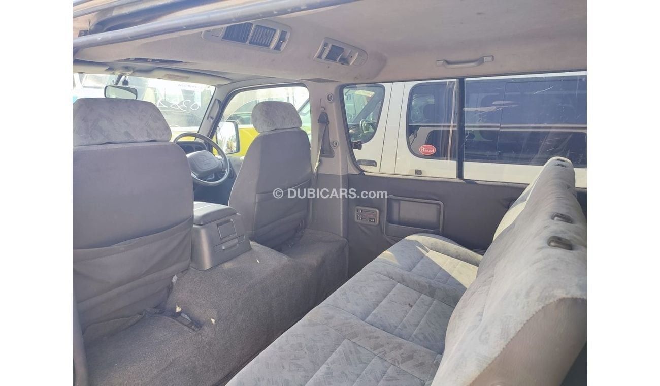 تويوتا هاياس LH172-1002663 || TOYOTA HIACE	2001	WHITE	3000	DIESEL	RHD	MANUAL