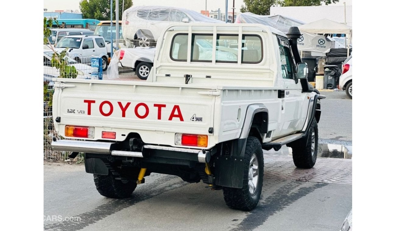 Toyota Land Cruiser Pick Up