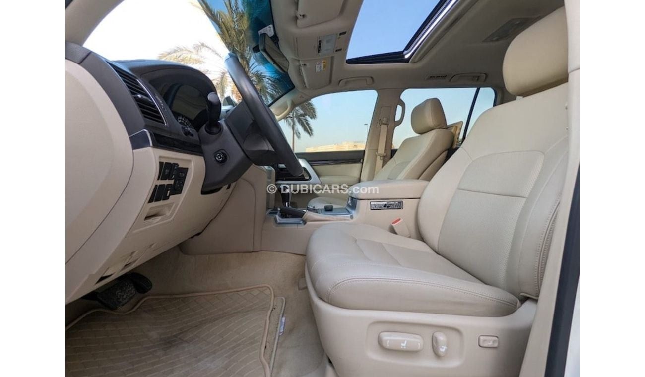 تويوتا لاند كروزر Toyota RAV4 2015 Full Option sunroof electric seats in excellent condition