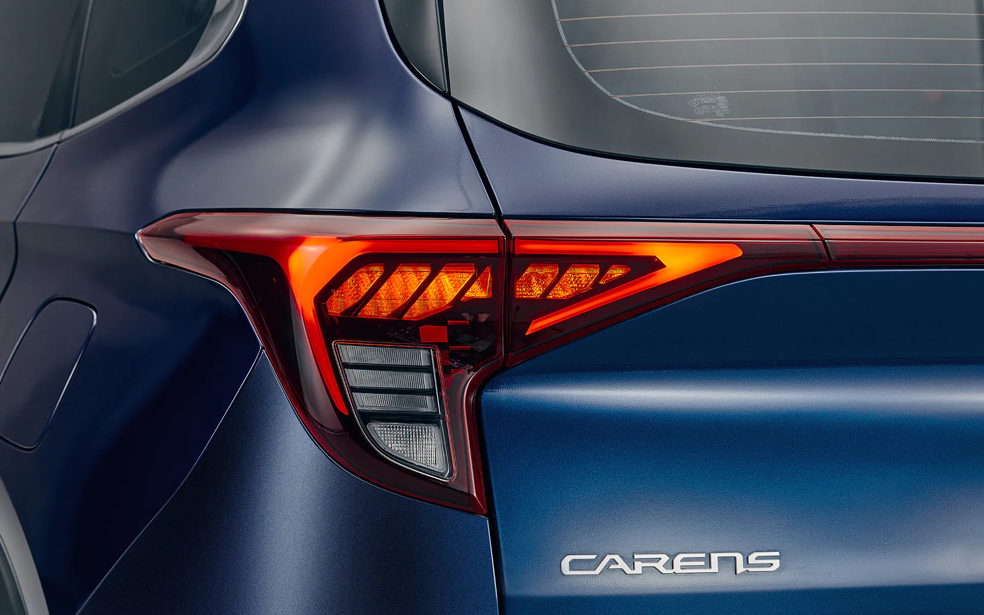 Kia Carens exterior - Rear Profile