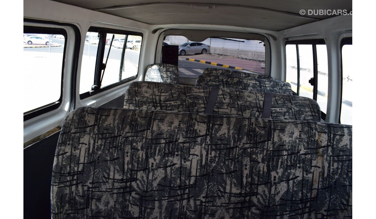 تويوتا هاياس Toyota Hiace Std Roof Bus, Model:2009. Excellent condition