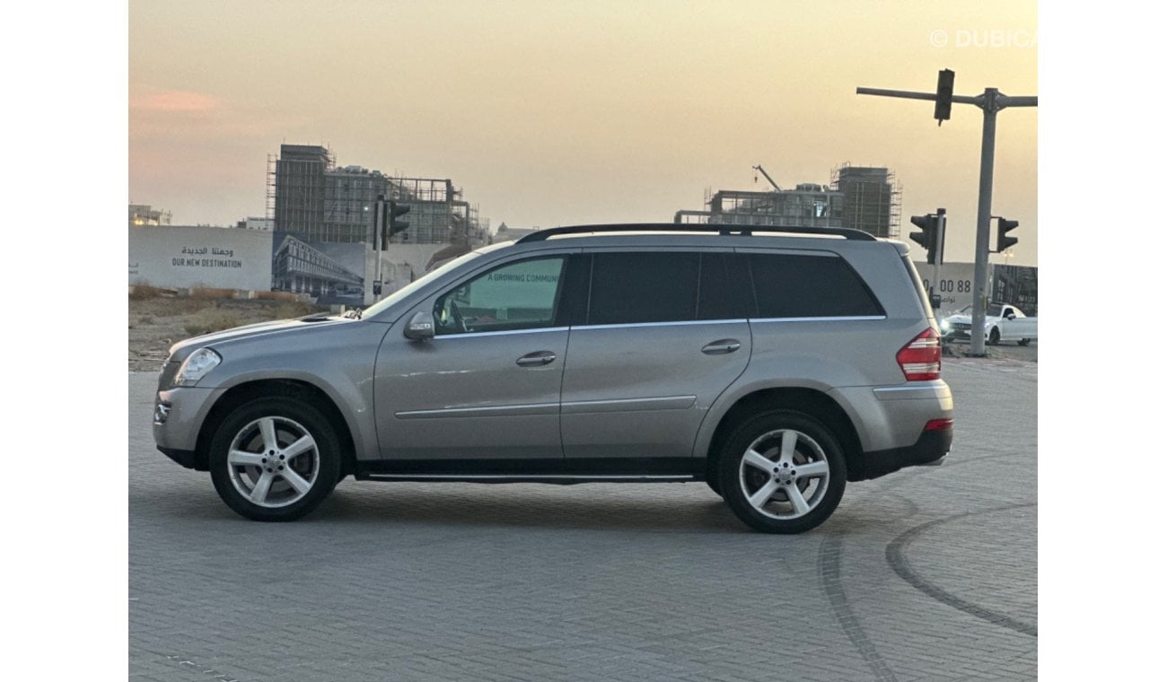 Mercedes-Benz GL 500 موديل 2008 خليجي فل موصفات حاله ممتازه جداااا من الداخل والخارج