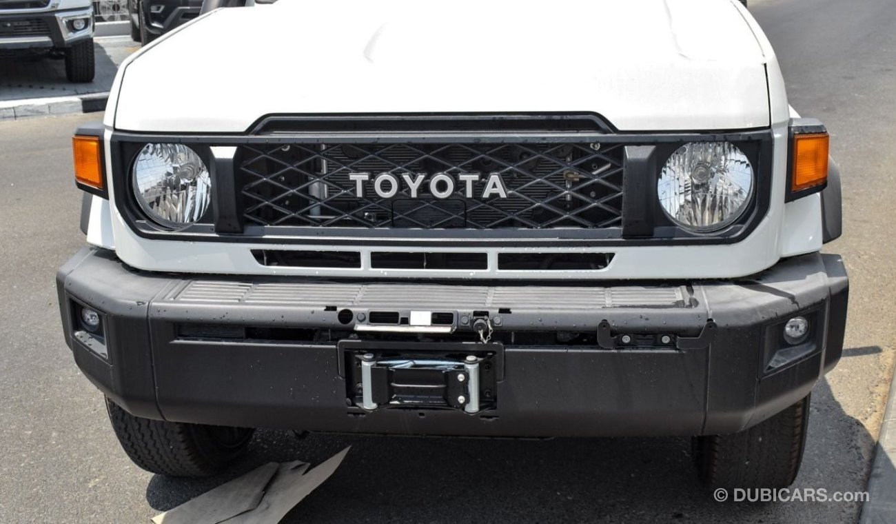 Toyota Land Cruiser Pick Up 4.0l - AT - Fog Lamp - Winch - Alloy Wheel - Snorkel - Leather Seats - Central Lock - Power Window