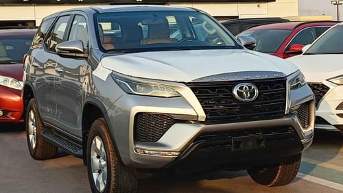 Toyota Fortuner DIESEL, 2.4L V4 / SC 8 AUDIO DISPLAY / MANUAL A.C / "17" STEEL WHEELS / 4X4 (CODE # FD24B)