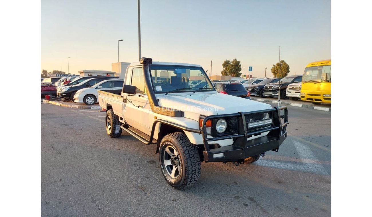 Toyota Land Cruiser Pick Up TOYOTA LAND CRUISER PICK UP 4.2 L DIESEL MANUAL 1HZ ENGINE RIGHT HAND DRIVE(PM16898)