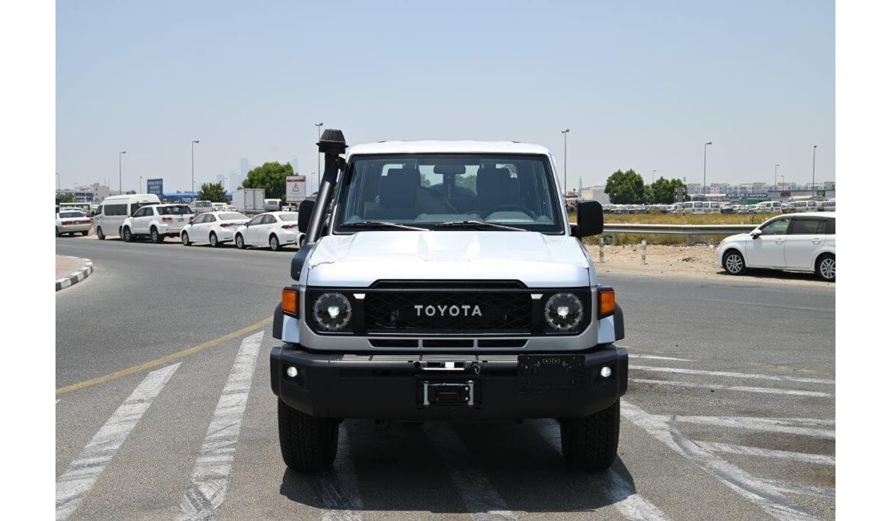 تويوتا لاند كروزر بيك آب 79 Double Cab Pickup V8 4.5L Turbo Diesel 4WD MT