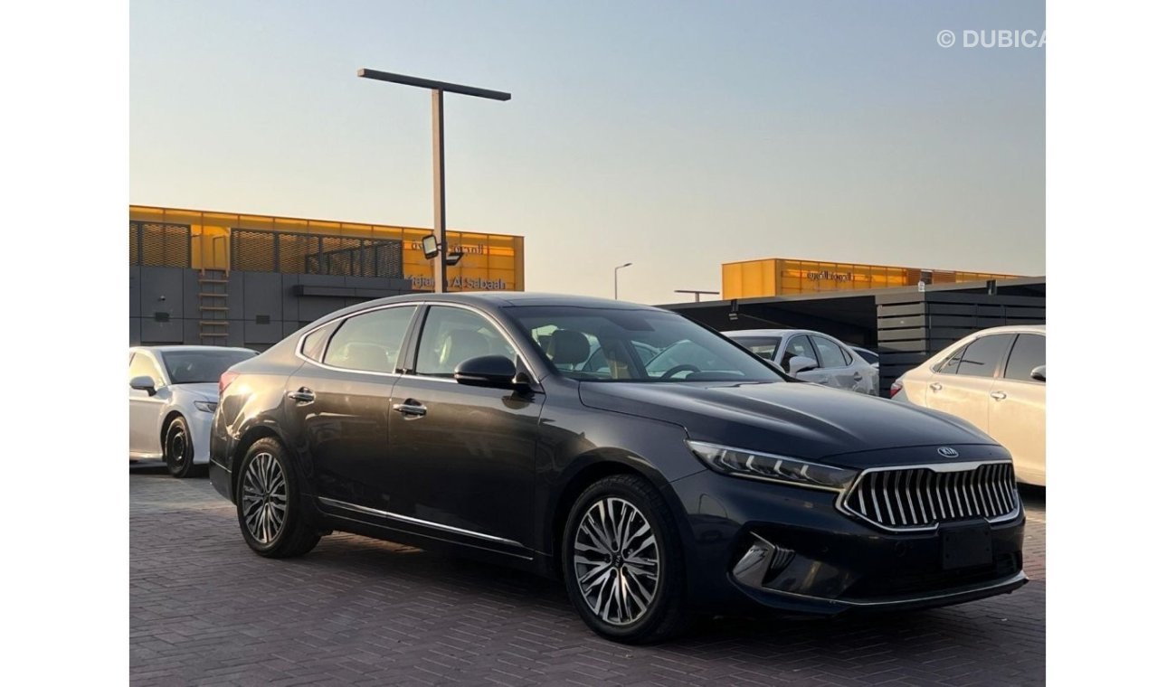 Kia Cadenza GDi Mid 2021 model, the car is in excellent condition, complete a description with a panoramic roof