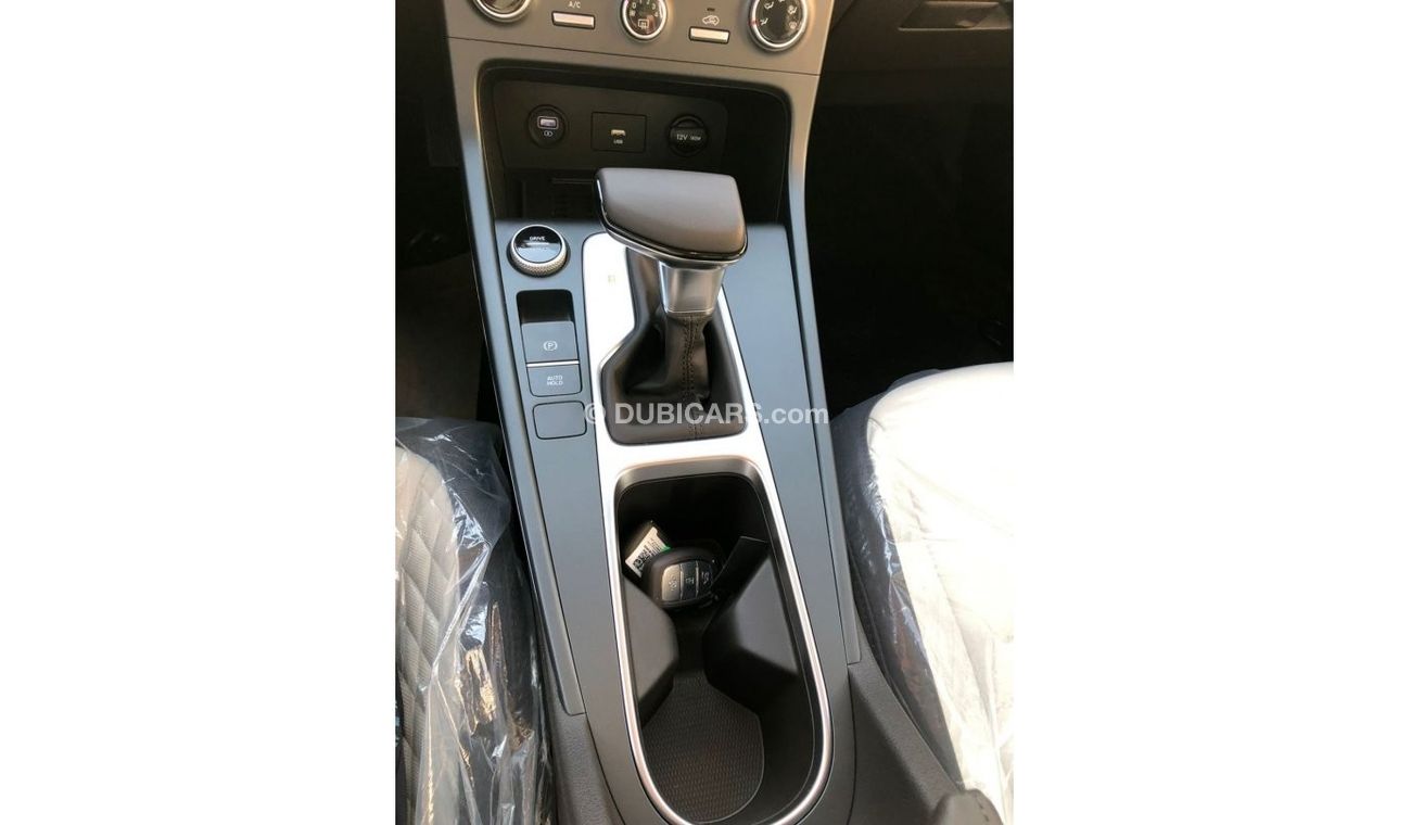 Hyundai Creta Hyundai Creta 1.5L Premier with Push start+ DVD & Camera (2022 Model)