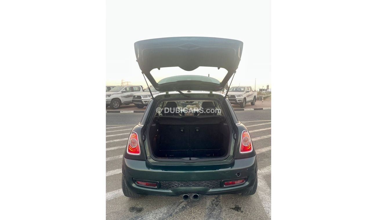 ميني كوبر إس 2011 Mini Cooper Hardtop S class 1.6L V4 - 2 doors 4 seats Hatchback German Origin - 159,000 mileage