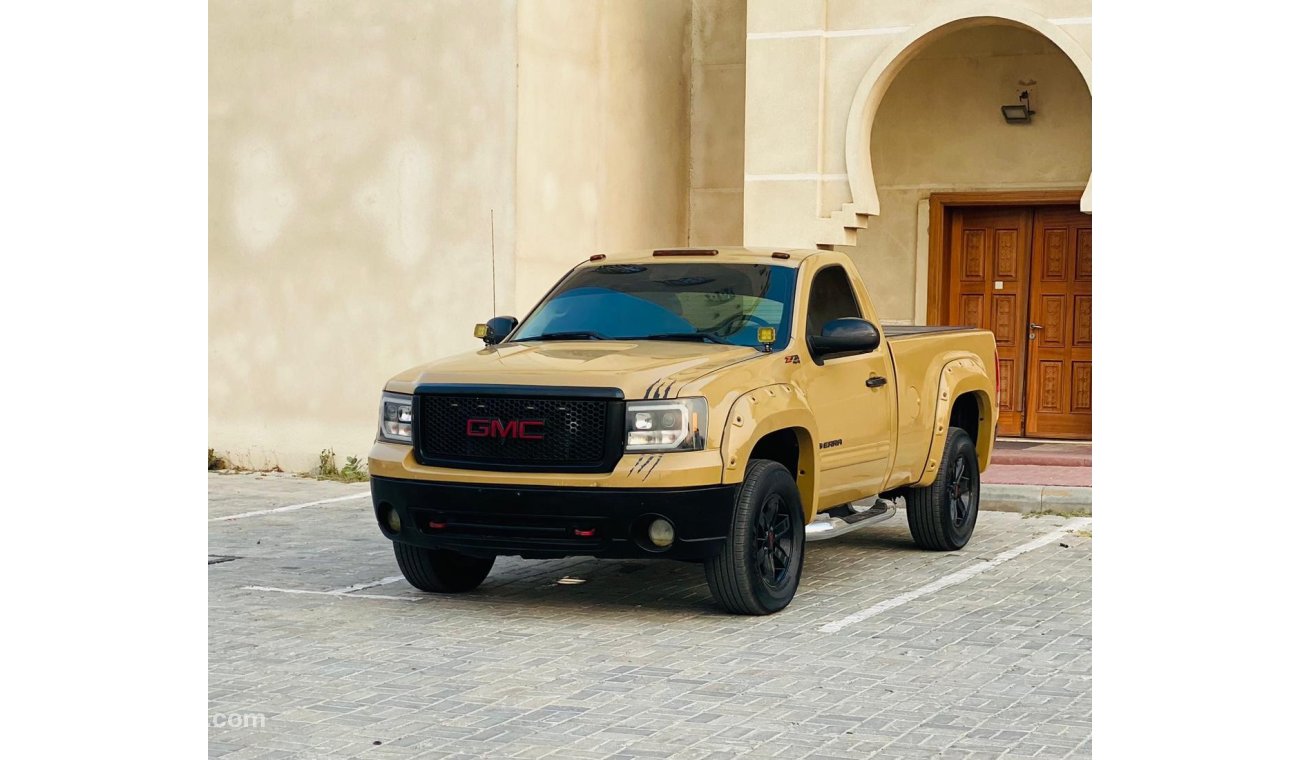 GMC Sierra Good condition car GCC