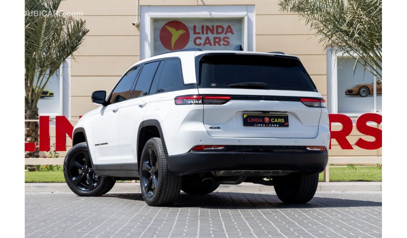 جيب جراند شيروكي Jeep Grand Cherokee Altitude 2023 GCC under Agency Warranty and Service Contract with Flexible Down-