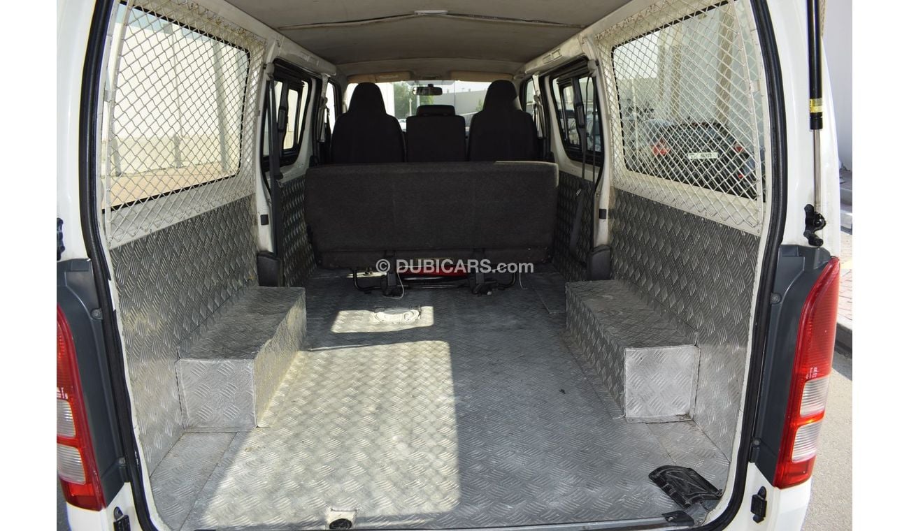 تويوتا هاياس Toyota Hiace 6 seater Van, model:2016