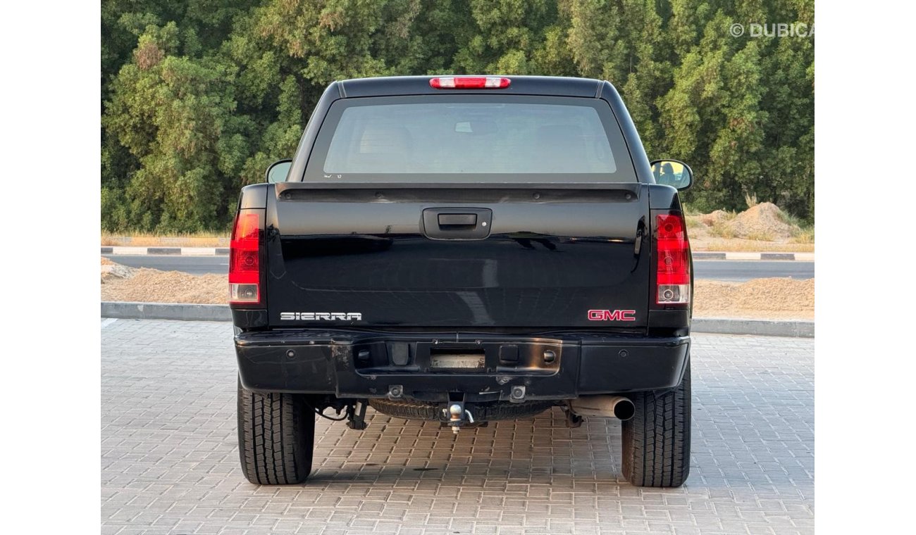 GMC Sierra HD GMC SIERRA DENALI 2013 GCC FULL OPTION