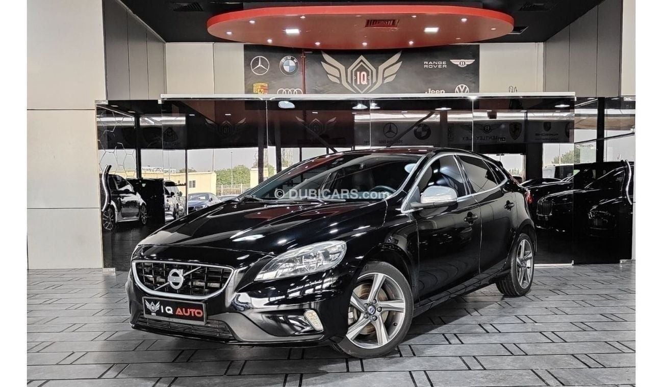 Volvo V40 R Design AED 1,000 P.M | 2016 VOLVO V40 T5 R- DESIGN 2.0L | GCC |  FULL SERVICE HISTORY | FLAWLESS C