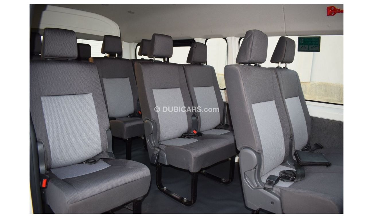 Toyota Hiace Commuter GL High Roof Toyota Hiace Highroof Bus 3.5 L, A/T, model:2019. Only done 72000 km