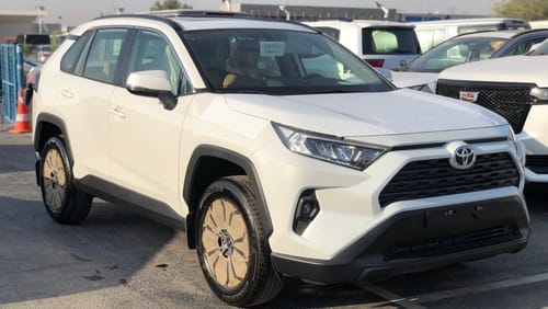 Toyota RAV4 XLE Toyota RAV4 2.0L 4x4 white 2022