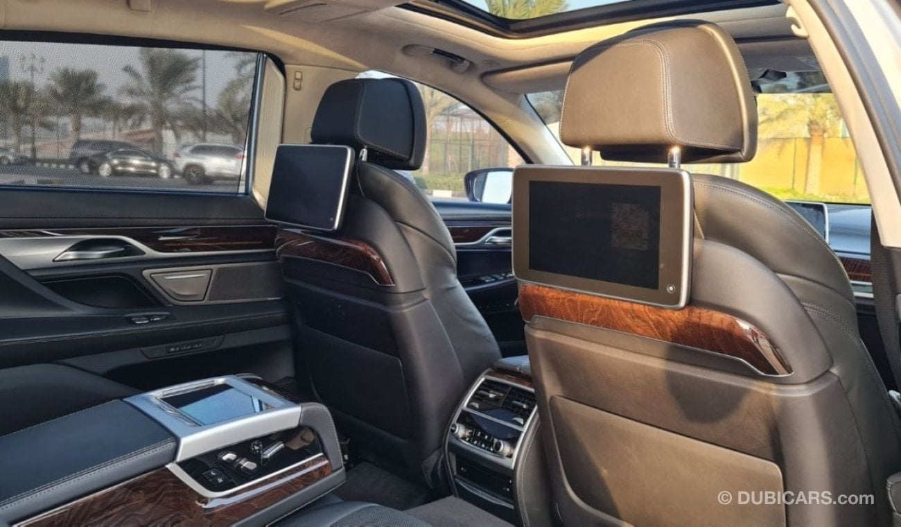 بي أم دبليو 750Li Luxury BMW 750Li 2019 Individual Edition Japan imported - 44970 Km