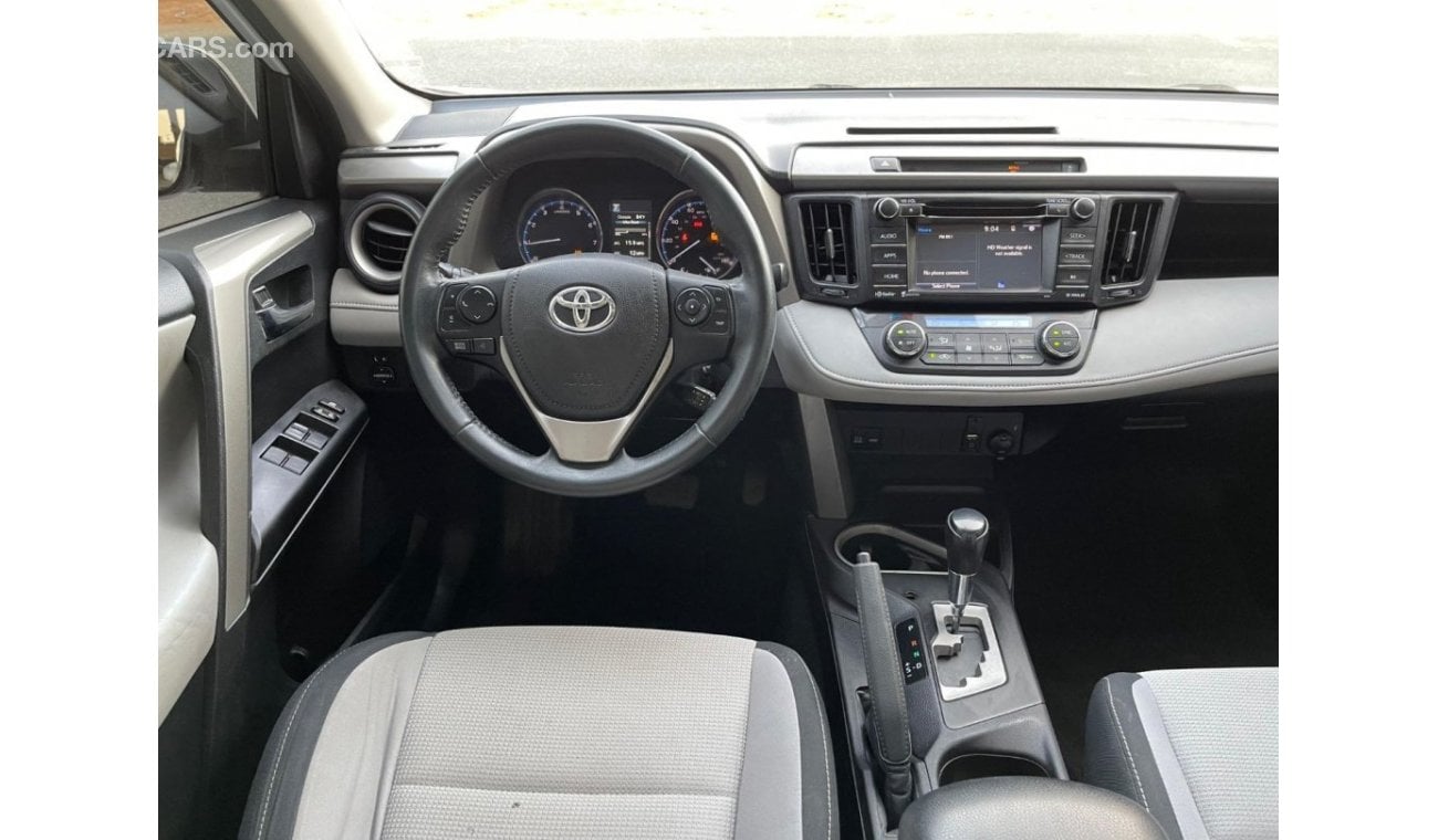 Toyota RAV4 XLE / FULL OPTIONS / FULL SERVICED / IN PERFECT CONDITION