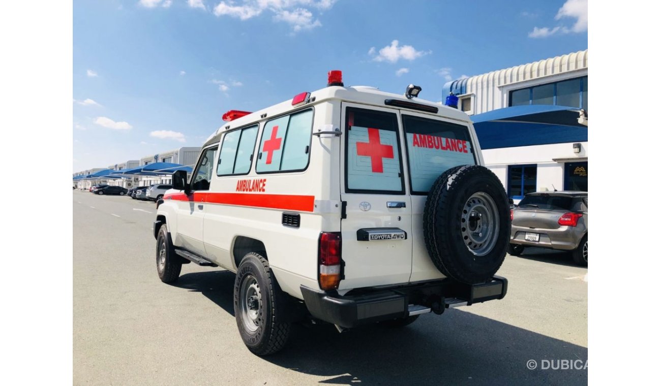 تويوتا لاند كروزر هارد توب 4x4 Ambulance