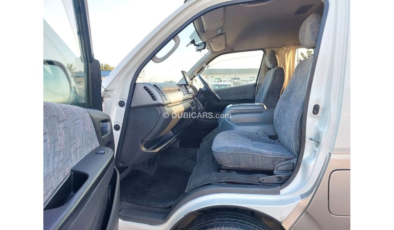 تويوتا هاياس TOYOTA HIACE COMMUTER VAN RIGHT HAND DRIVE(PM01634)