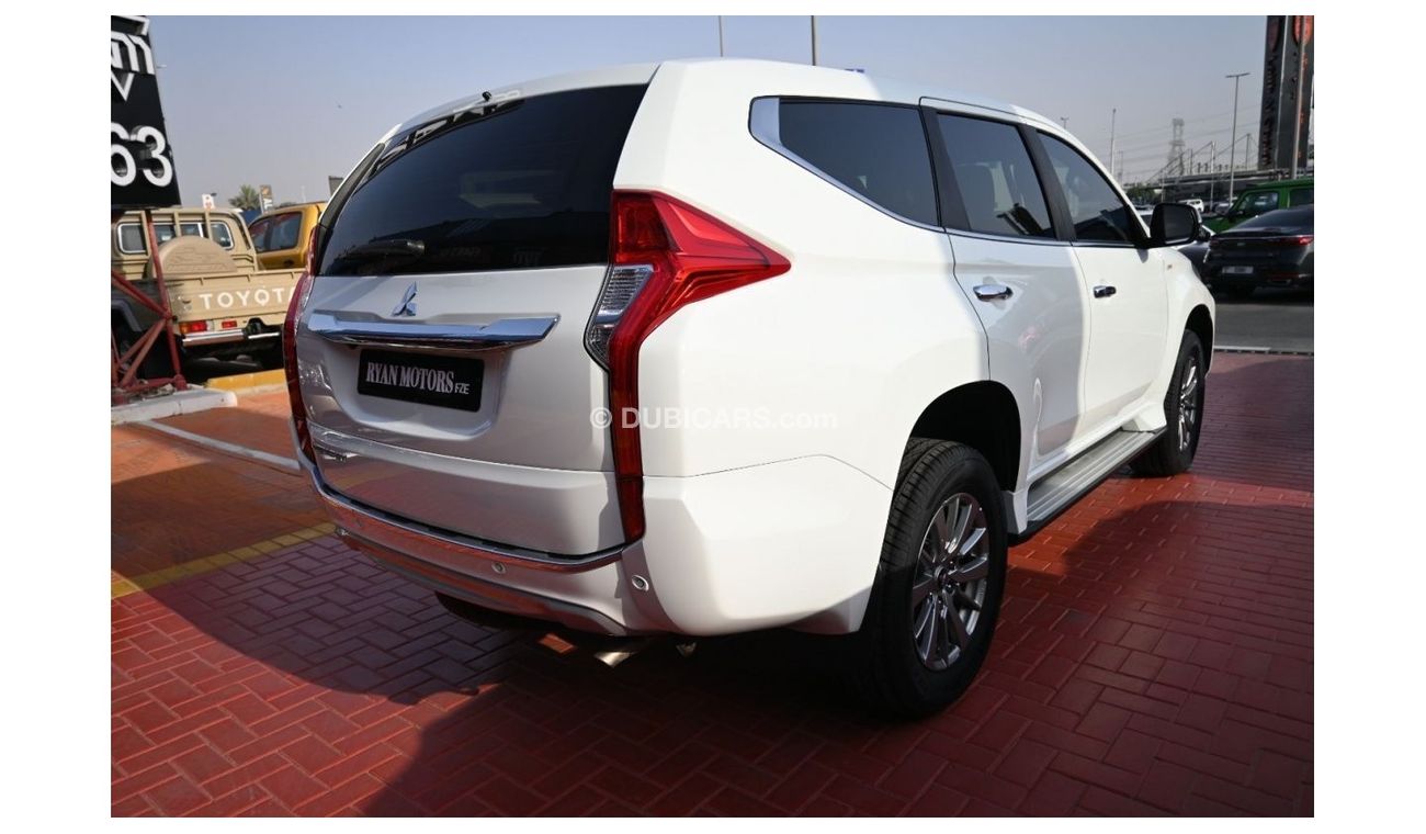 Mitsubishi Montero Mitsubishi Montero Sport 3.0L, SUV, 2WD, 5 Door Color: White Model: 2017