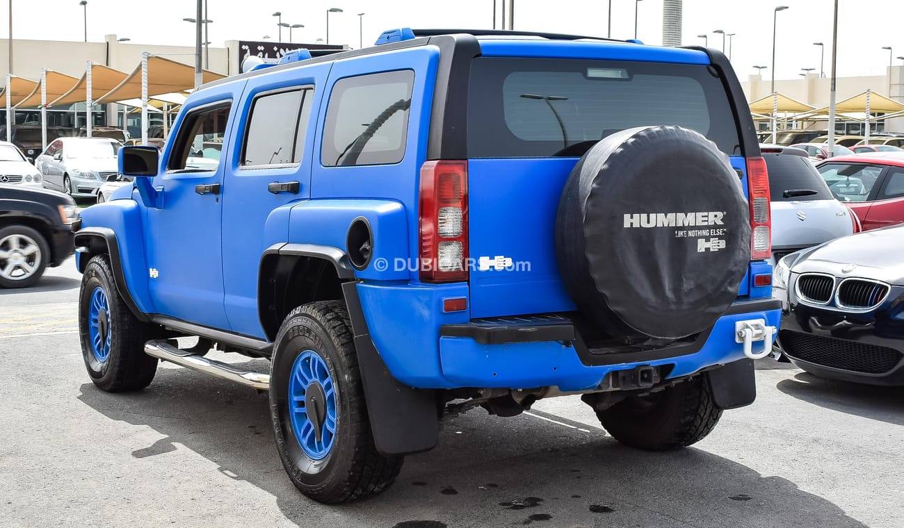 Hummer H3 White Color with blue wrapping