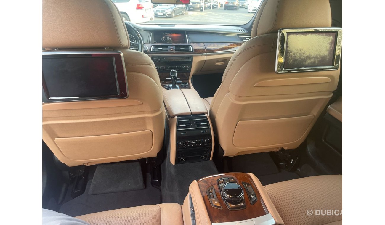 BMW 750Li Luxury BMW 750 Li_TWIN POWER TERBO _GCC_2015_Excellent Condition _Full option