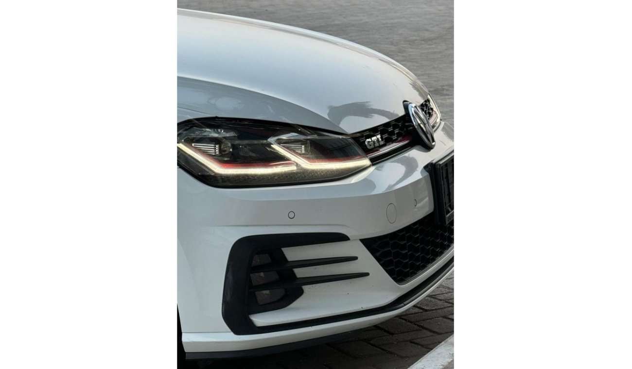 Volkswagen Golf GTI P1