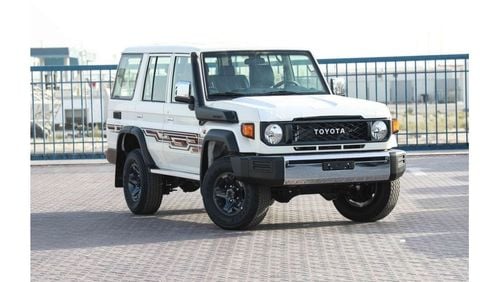 تويوتا لاند كروزر هارد توب 2024 Toyota LC76 4.0 Hard Top LX HI - أبيض من الداخل رمادي مزرق | للتصدير فقط