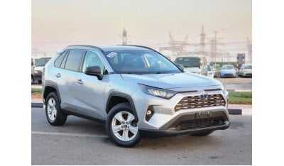 Toyota RAV4 LE Toyota RAV4 Hybrid 2021