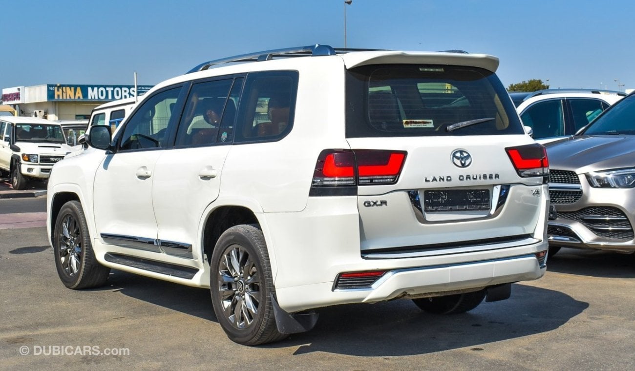 Toyota Land Cruiser GXR V8 Facelifted 2022