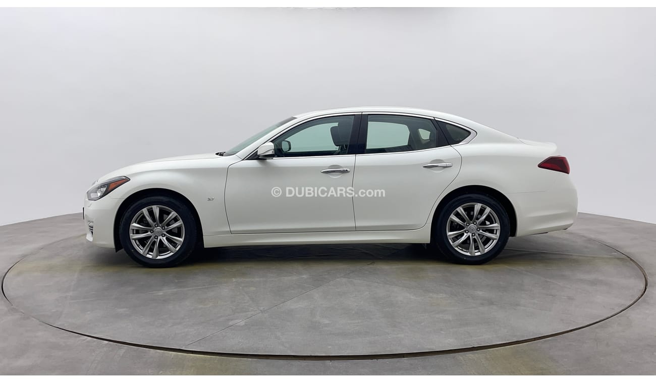 Used Infiniti Q70 LUXURY 3500 2018 for sale in Dubai - 476253