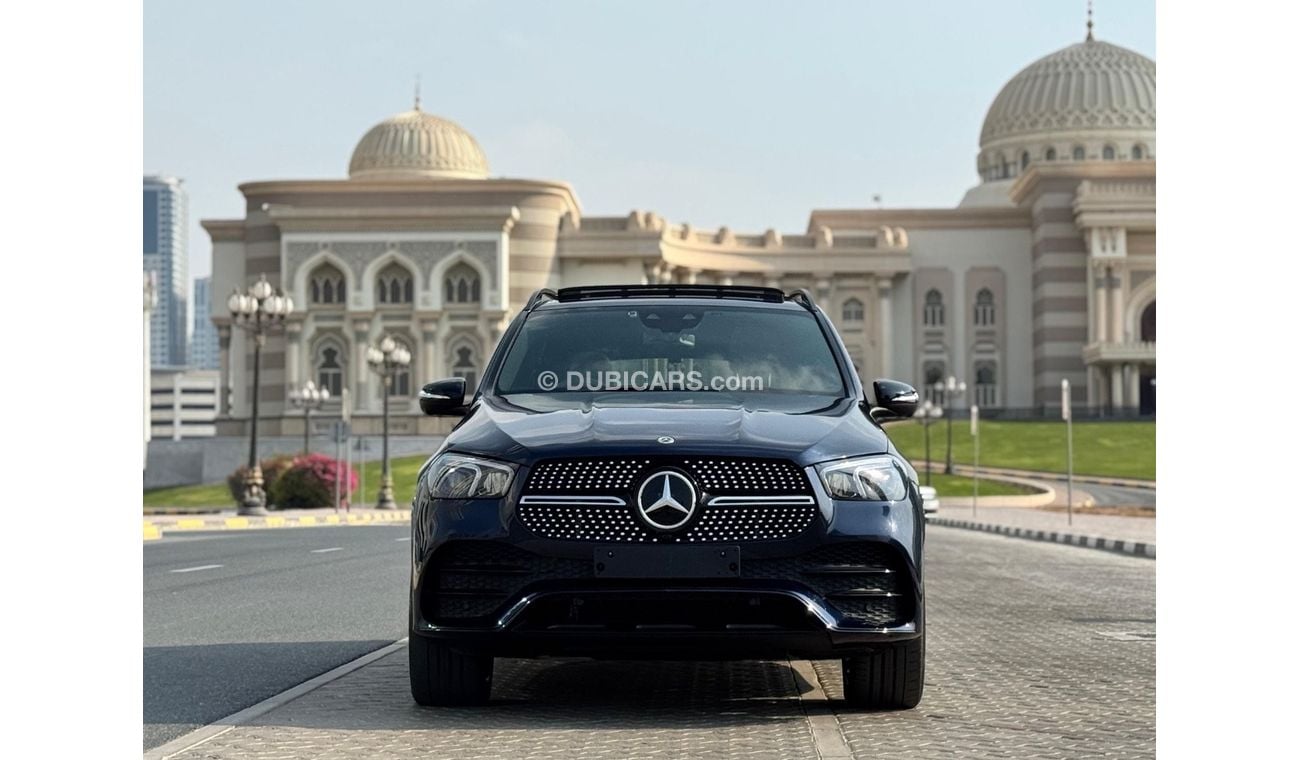 مرسيدس بنز GLE 450 This is a 2021 Mercedes-Benz GLE 450 4MATIC, a luxury mid-size SUV offering a blend of performance, 