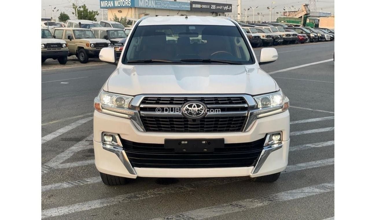 Toyota Land Cruiser 2016 Toyota Land Cruiser GXR + V6 4.0L 7 Seater - No accident - 111,000 Km