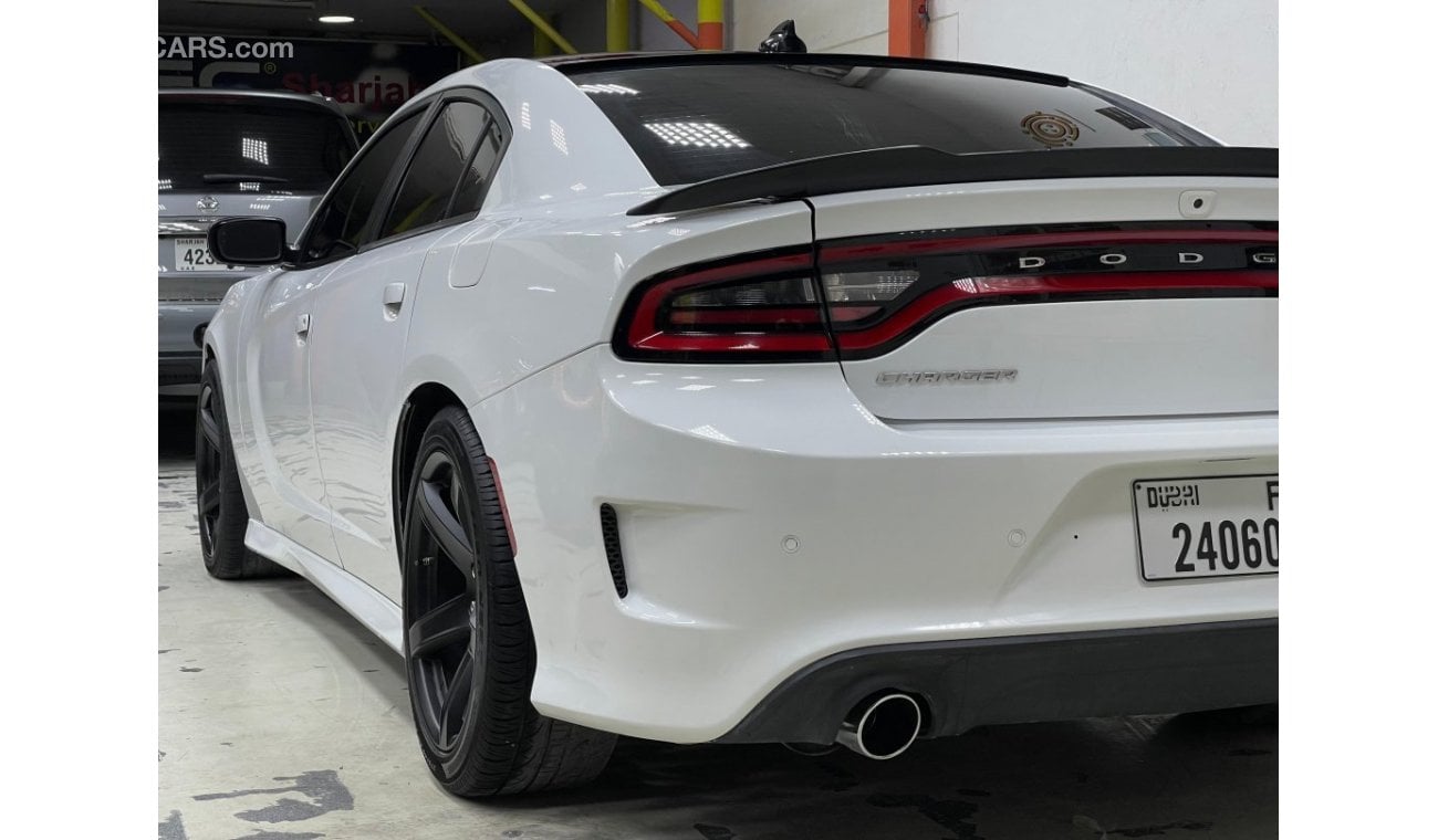 دودج تشارجر SRT 6.2 V8 HELLCAT