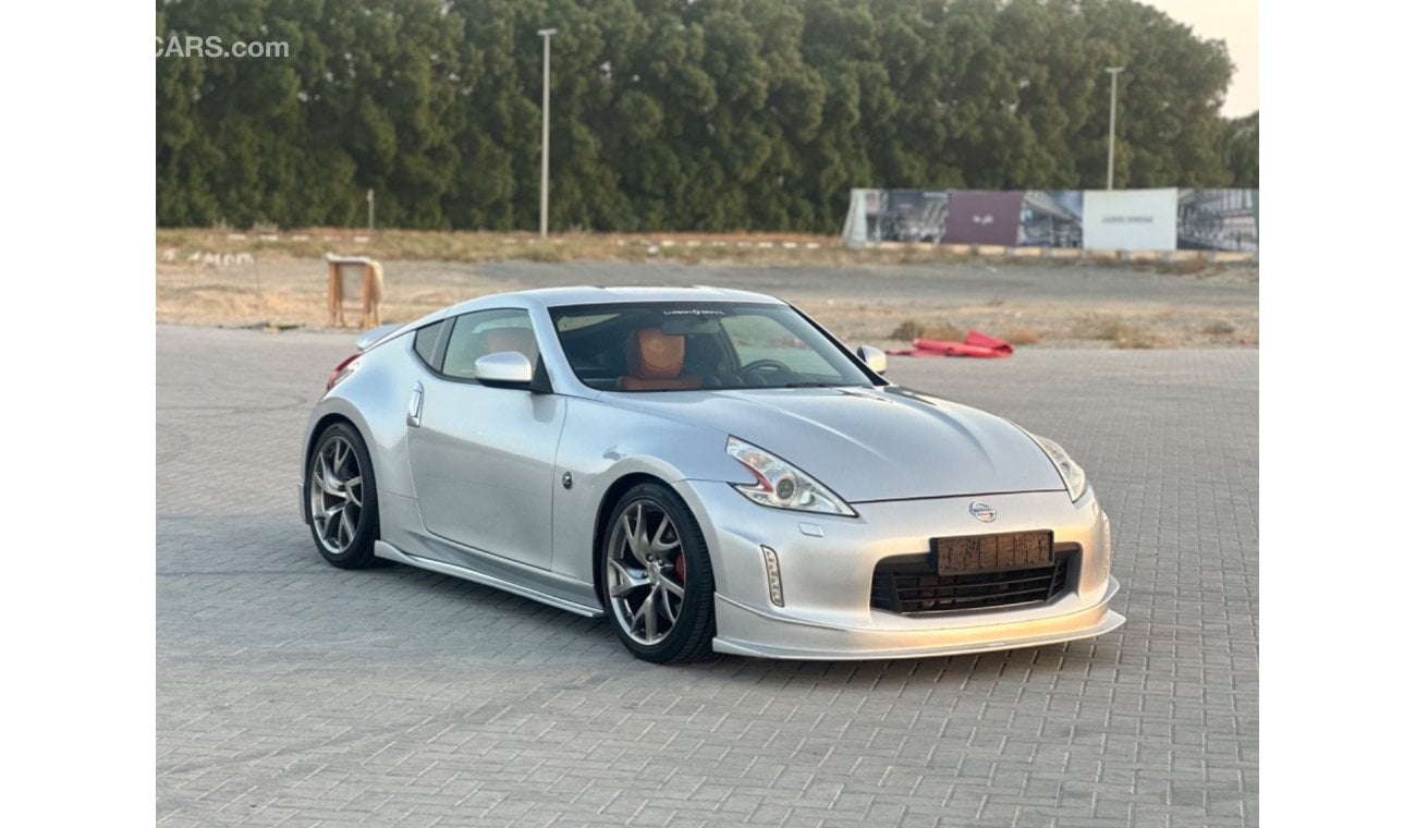 نيسان 370Z سبورت موديل 2016 خليجي حاله ممتازه من الداخل والخارج فل مواصفات