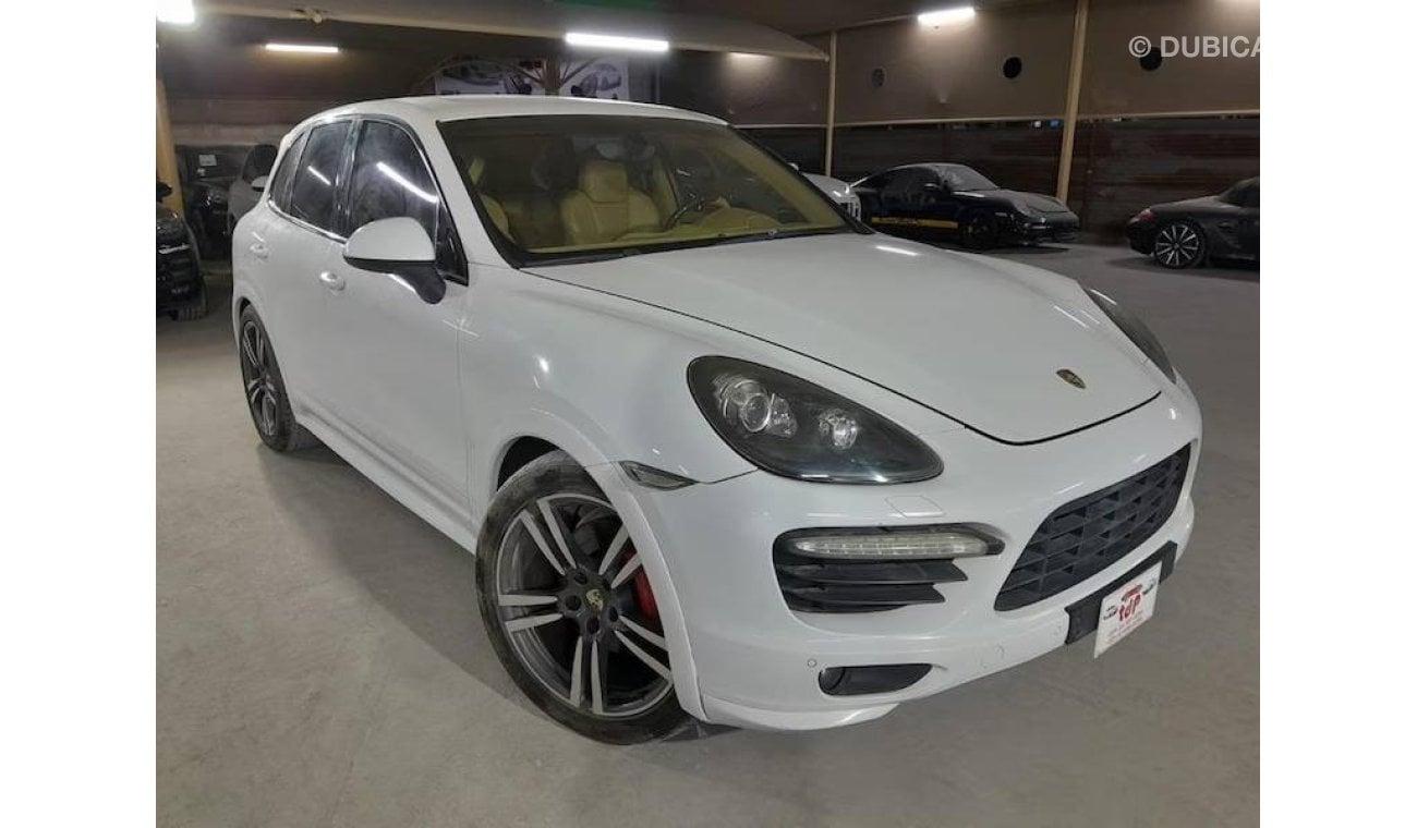 Porsche Cayenne GTS PORSCHE CAYENNE GTS 4.8L 2013, WITH PANORAMIC ROOF, SPORTS CHRONO PACKAGE AND MORE..