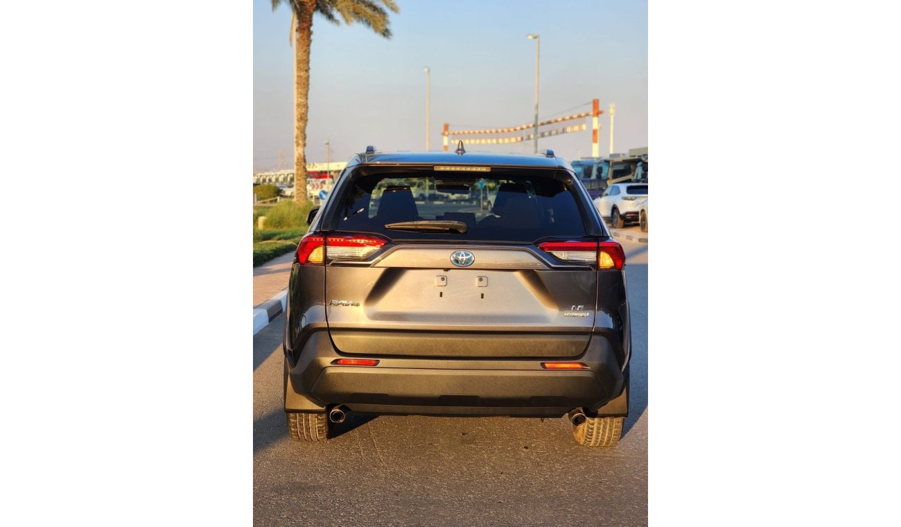 Toyota RAV4 LE Toyota RAV4 Hybrid