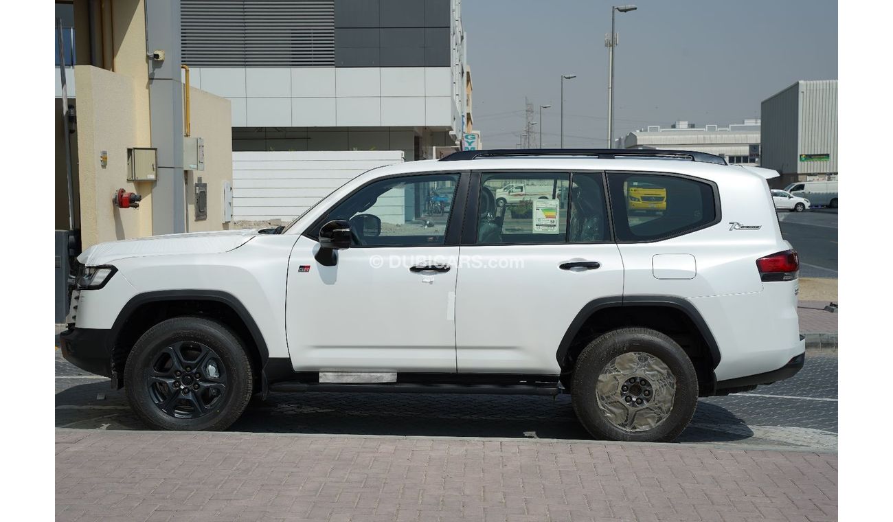 Toyota Land Cruiser GR SPORT DIESEL 3.3 MODEL 2022 FULL OPTION ( RADAR/ 5 CAMERAS / REAR ENTERTAINMENT )