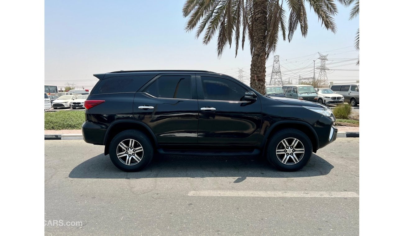 تويوتا فورتونر EXR 4WD 2.7L PETROL. PERFECT CONDITION AND ACCIDENT FREE