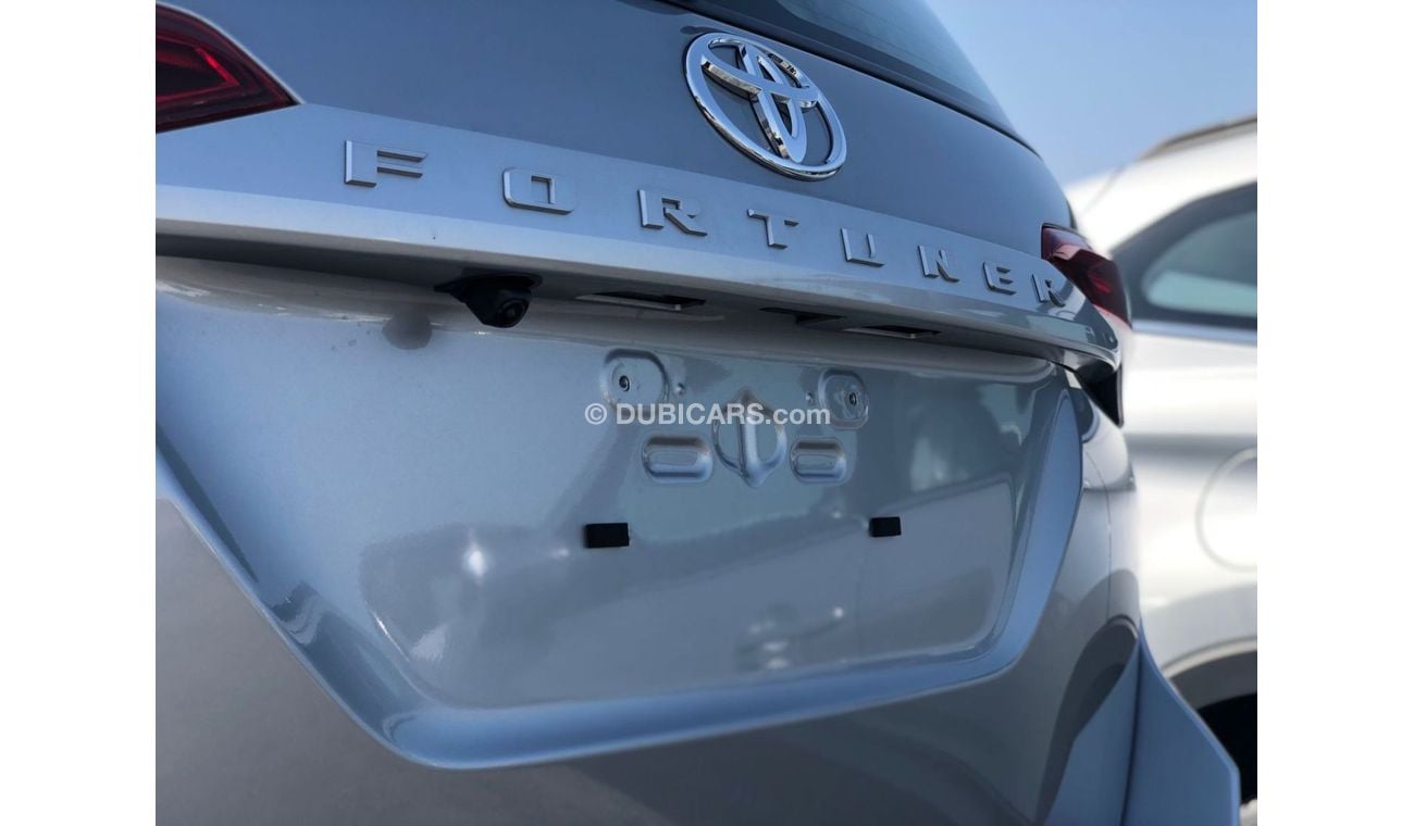 تويوتا فورتونر Fortuner GX 2.7L 4x2 silver 2022 mid  AT