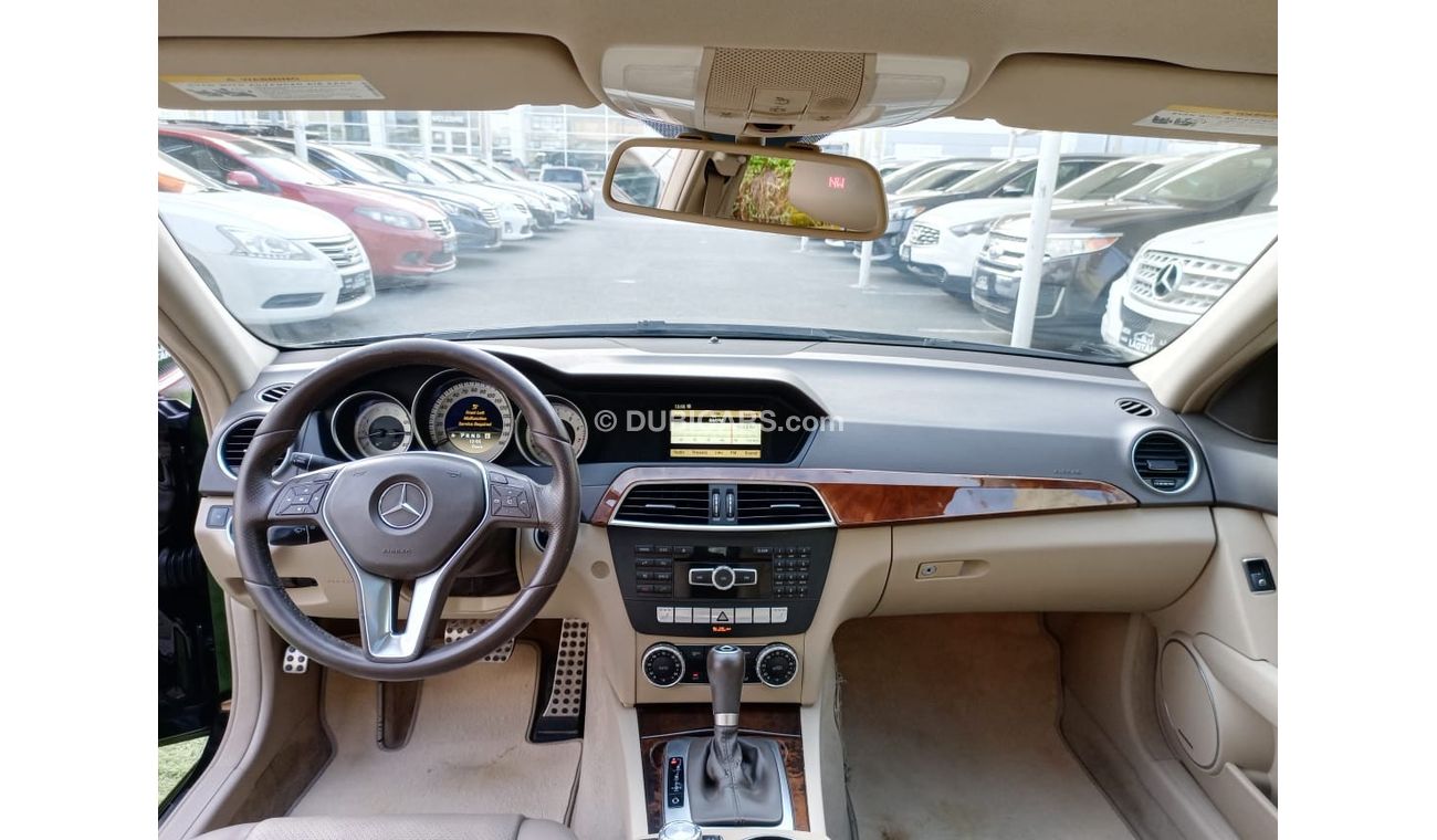 مرسيدس بنز C 300 لاكجري