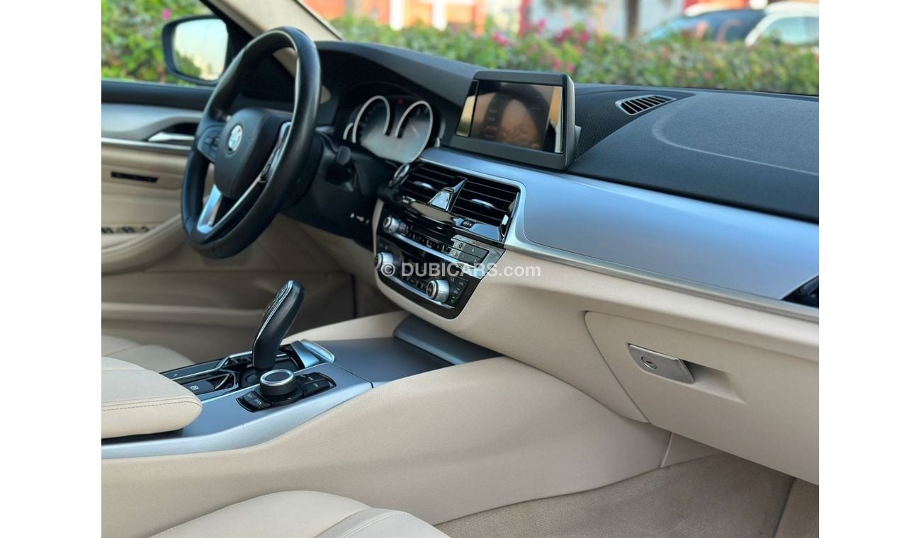 بي أم دبليو 520i Executive 1.6L BMW 520i / V4 / GCC / 2019 / Single Owner / Full Service History From BMW / 1,390 Dir