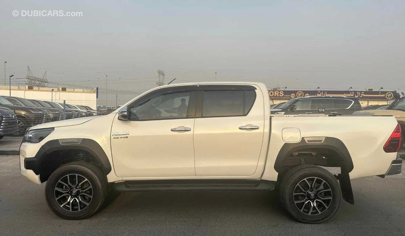 Toyota Hilux Toyota Hilux SR5 2019 White color