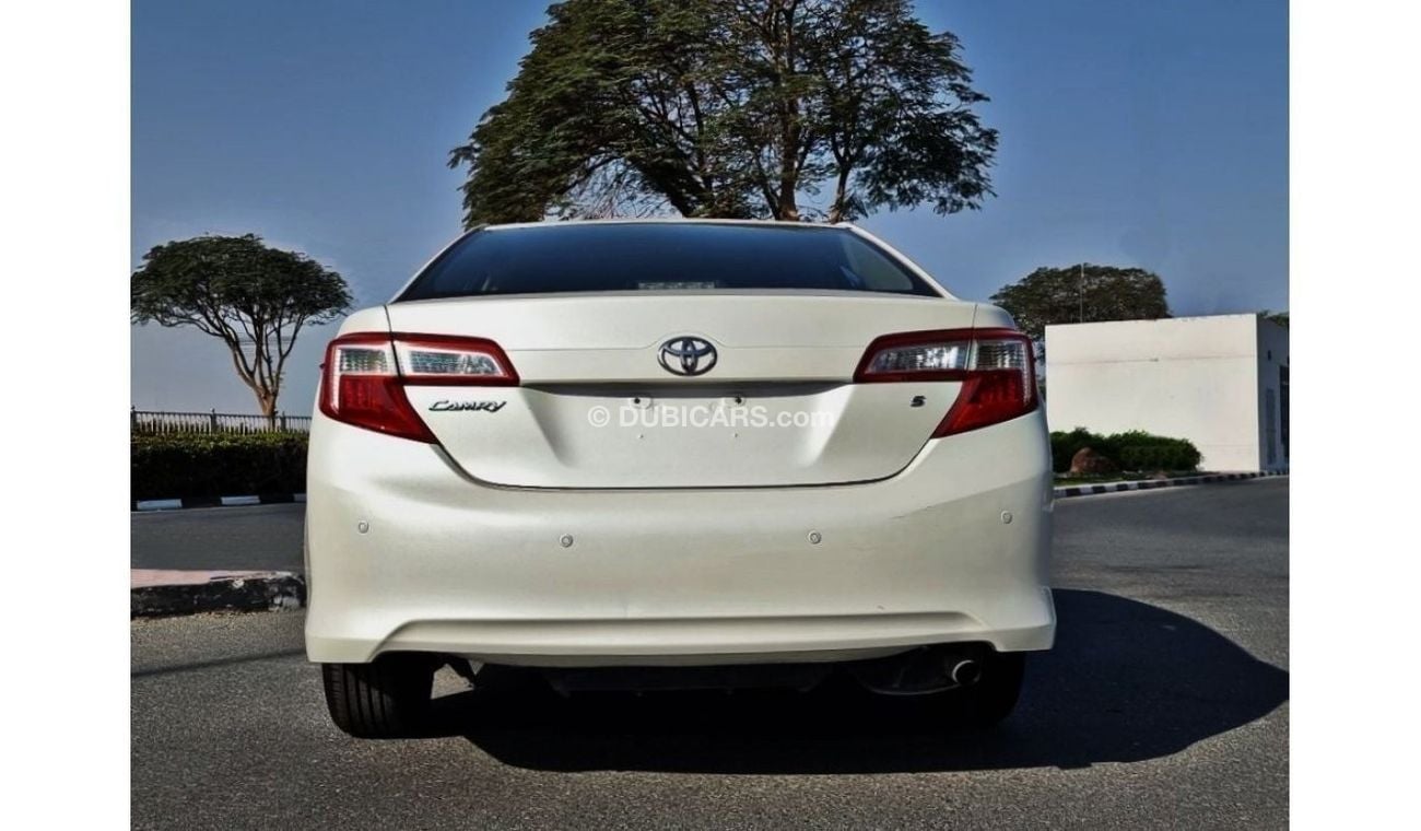 Toyota Camry Premium 2.5L-4CYL Original Paint - 103,000km - Perfect in and out