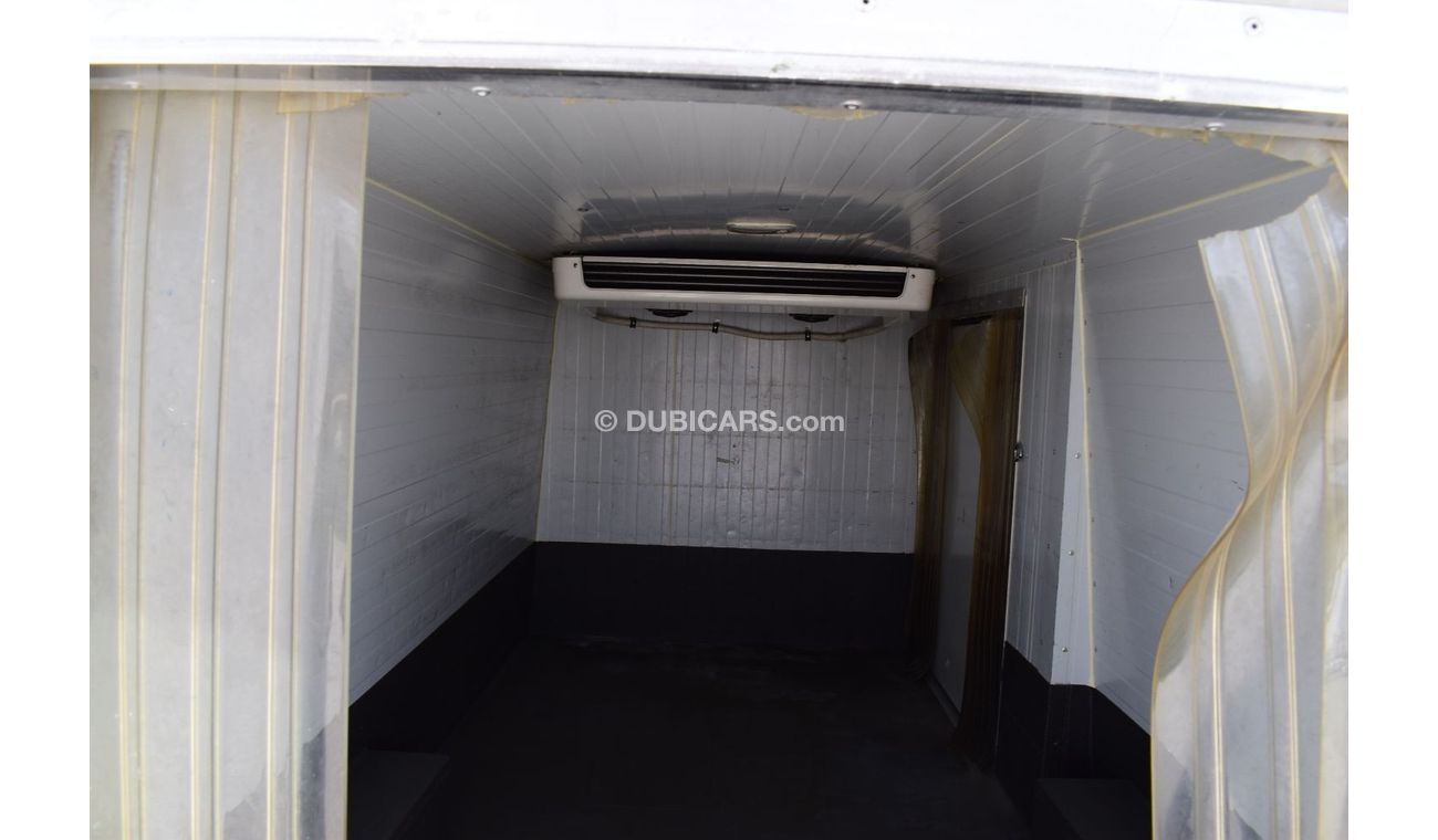 Toyota Hiace GL - Standard Roof Toyota Hiace Thermoking V200 chiller, Model:2017. Excellent condition