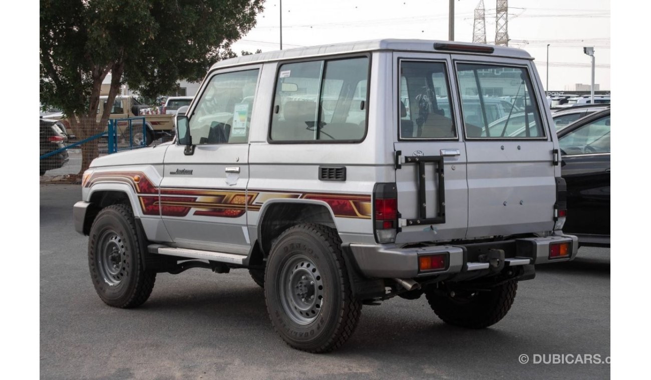 تويوتا لاند كروزر هارد توب 4.0L V6 SWB Manual (Capsule)